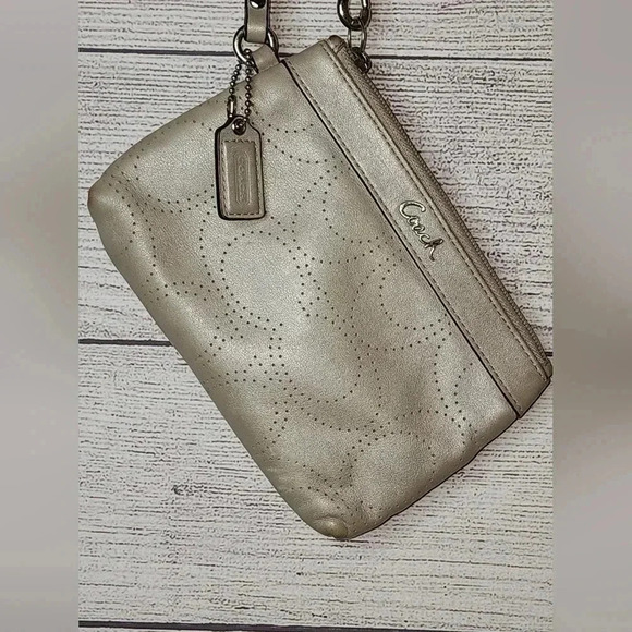 Coach wristlet - Picture 2 of 7